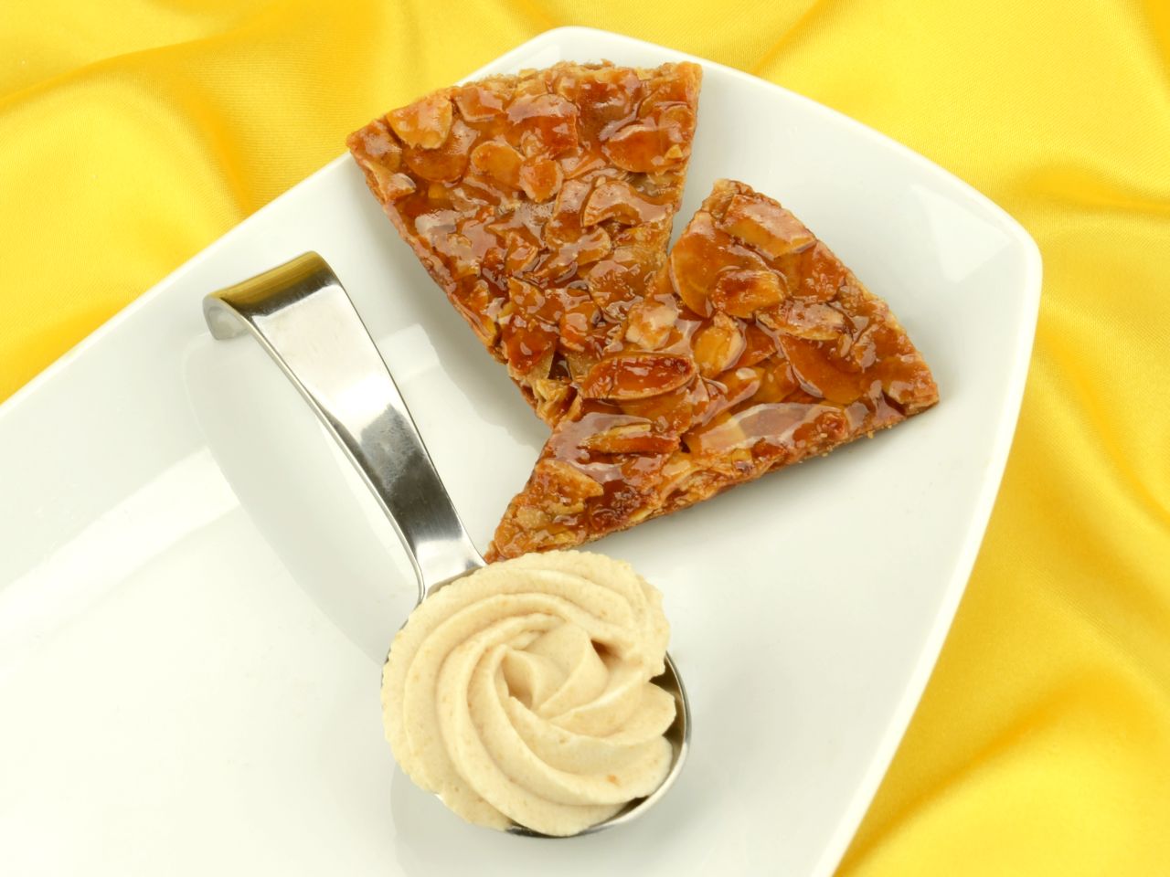 sahnestand mandel karamell 100g