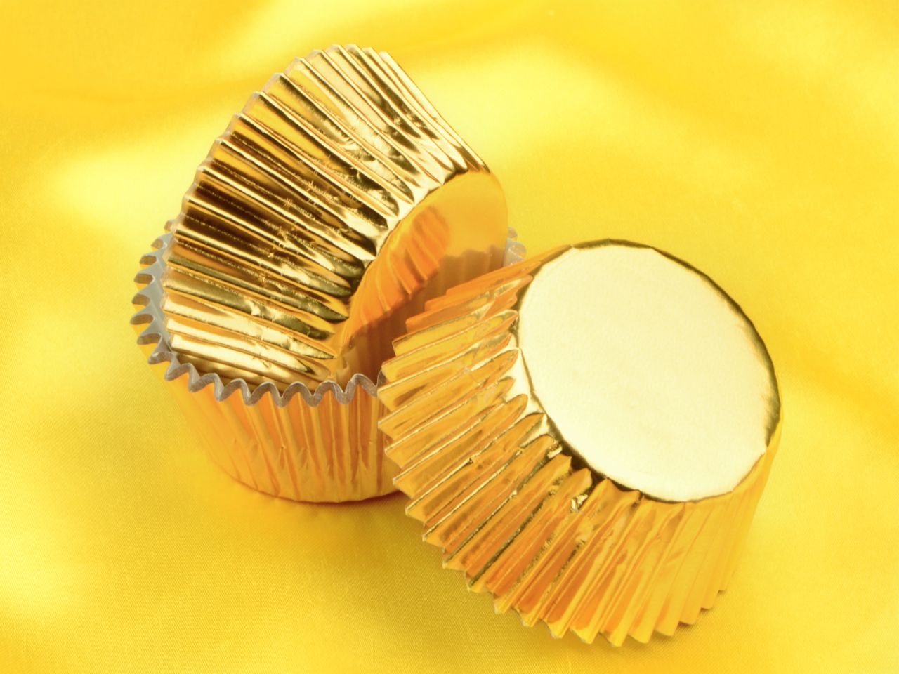 muffin cases foil gold 24 pieces