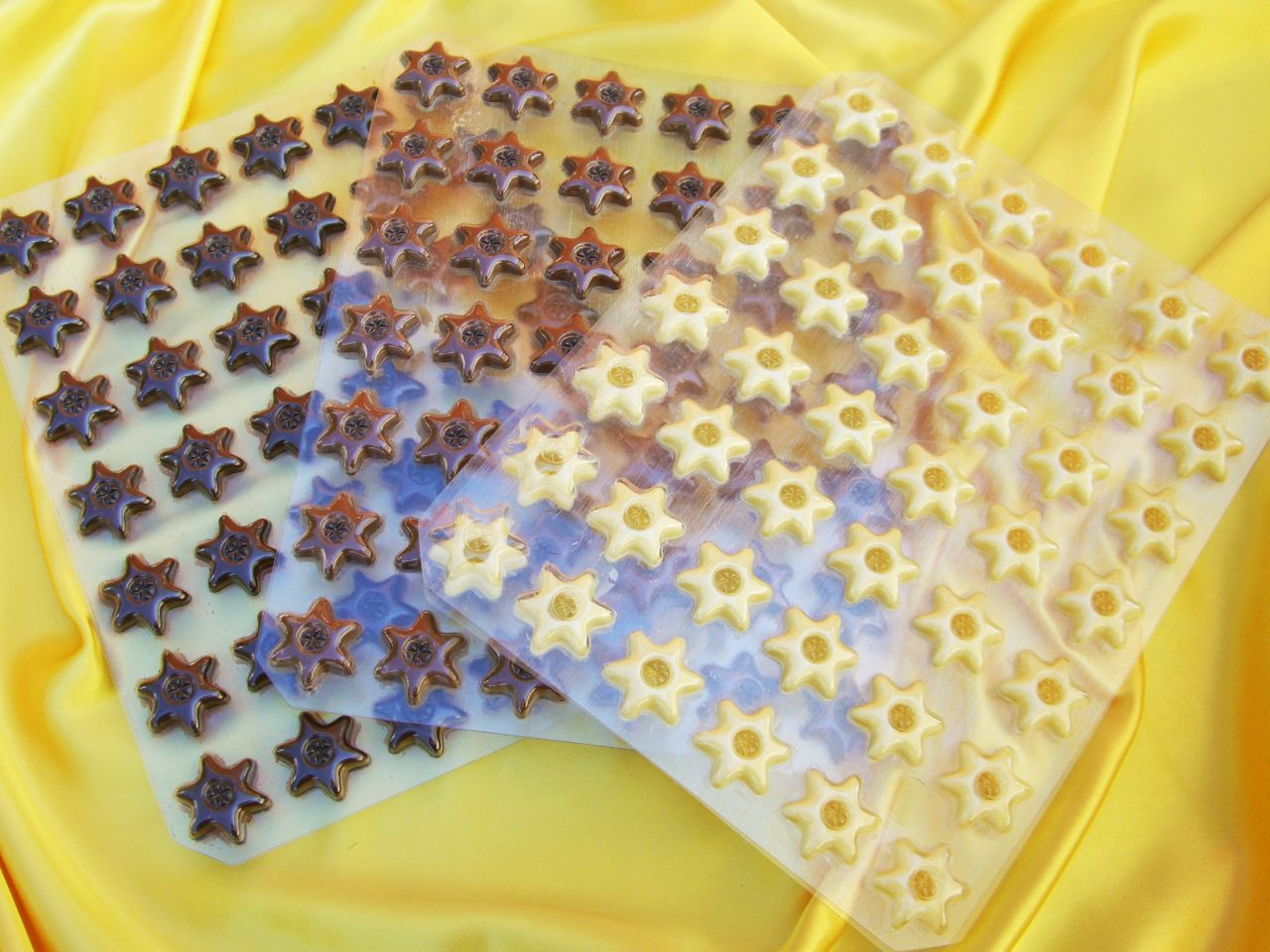 1 sheet hollow star white