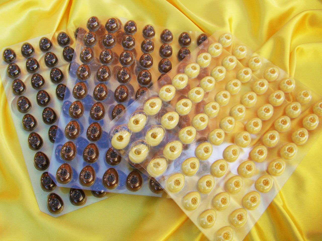 1 sheet hollow eggs mini white