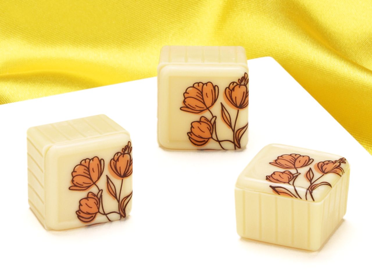 1 sheet square lids white