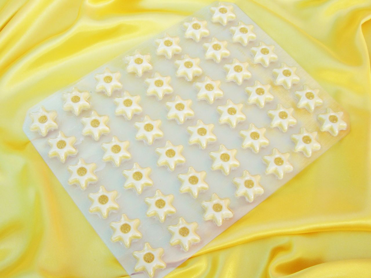 1 sheet hollow star white