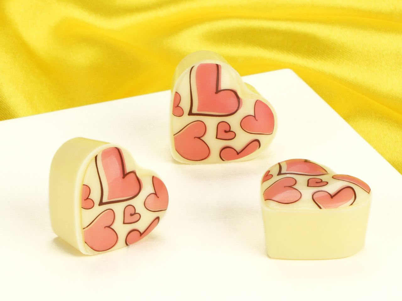 1 sheet heart lids white