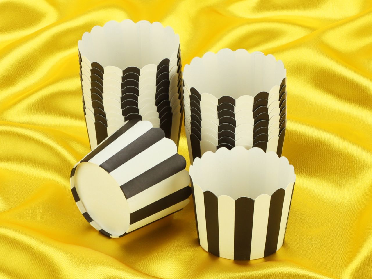 cupcake cup small black white 20 pieces
