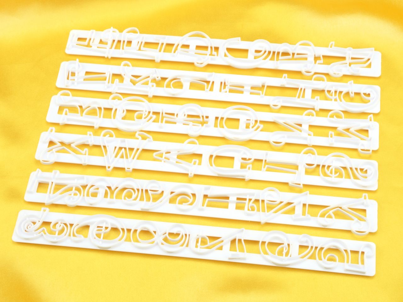 buchstaben ausstecher set funky kunststoff